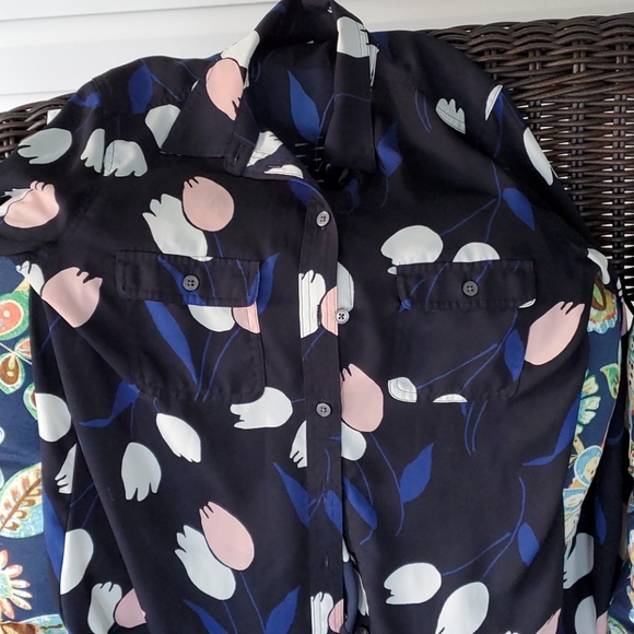 LOFT Tops - LOFT size small blouse